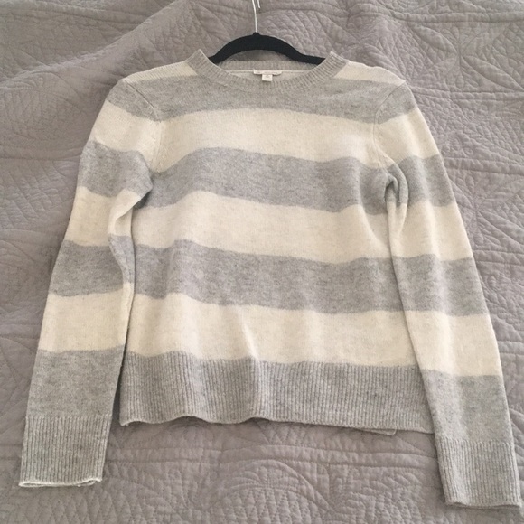 Gray & White striped sweater in good condition. - Picture 2 of 7